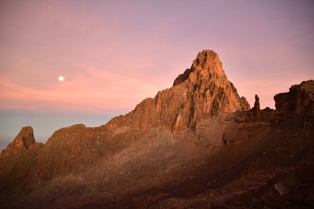 mount-kenya-7377792_1280